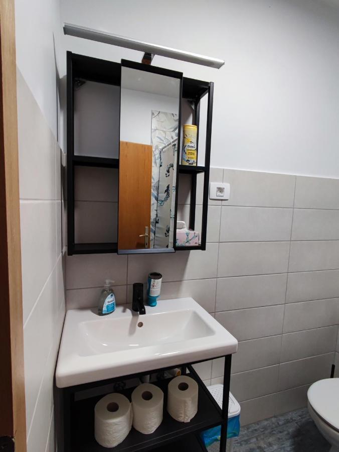 Family Hostel Пивка Екстериор снимка