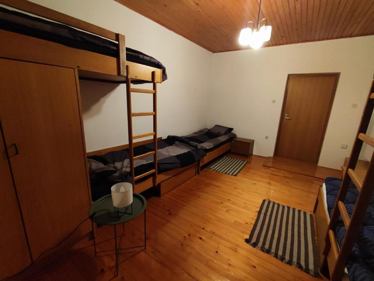 Family Hostel Пивка Екстериор снимка