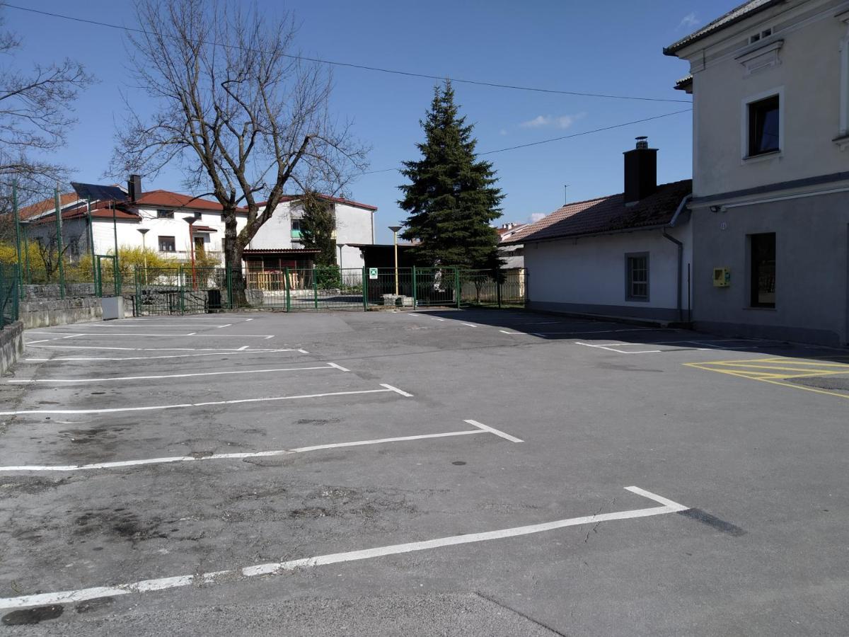 Family Hostel Пивка Екстериор снимка