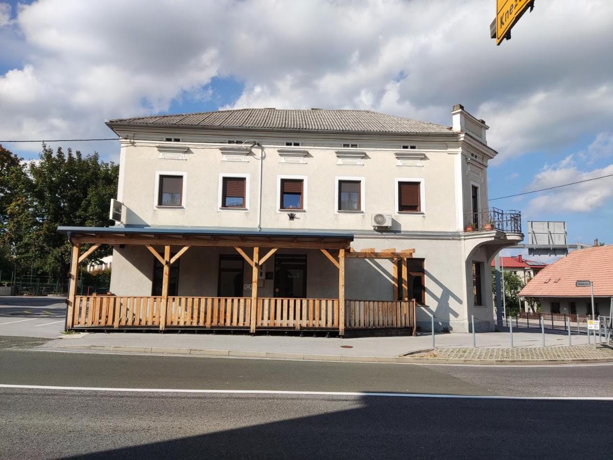Family Hostel Пивка Екстериор снимка