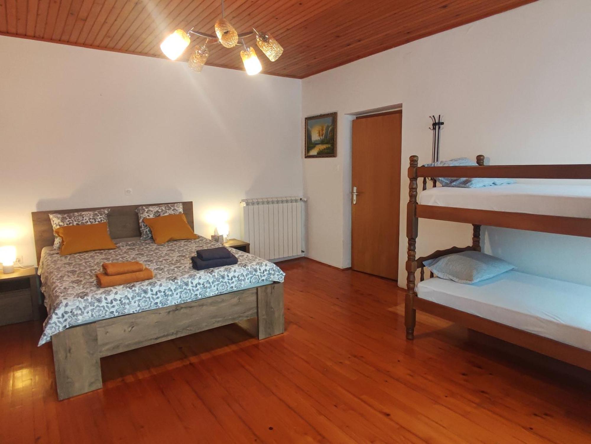 Family Hostel Пивка Екстериор снимка