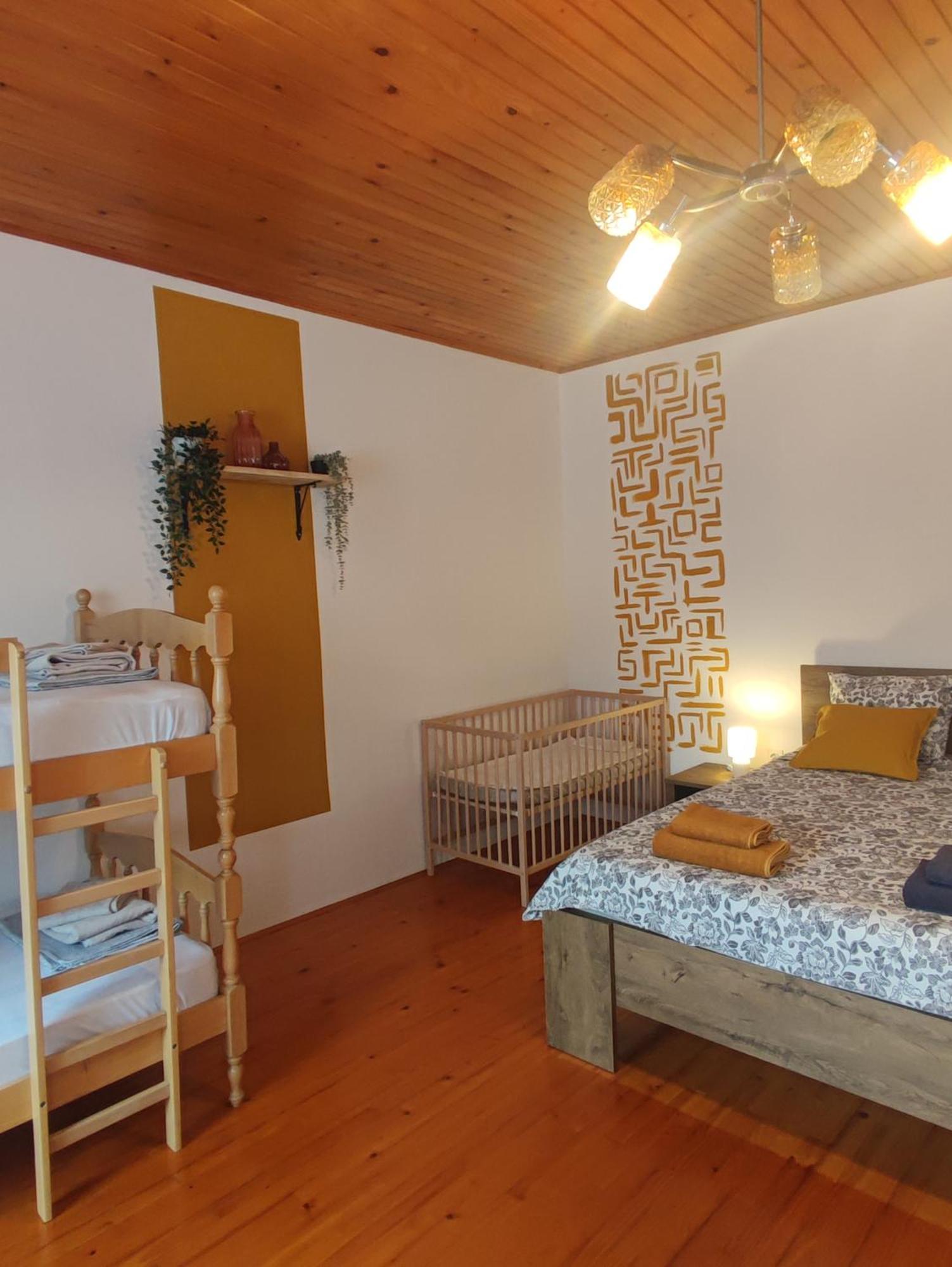 Family Hostel Пивка Екстериор снимка